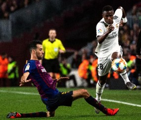 开云-窗口期瓦伦西亚单刀错失——CBA常规赛节点到来；气氛紧张；赛程密集仍需轮换的简单介绍