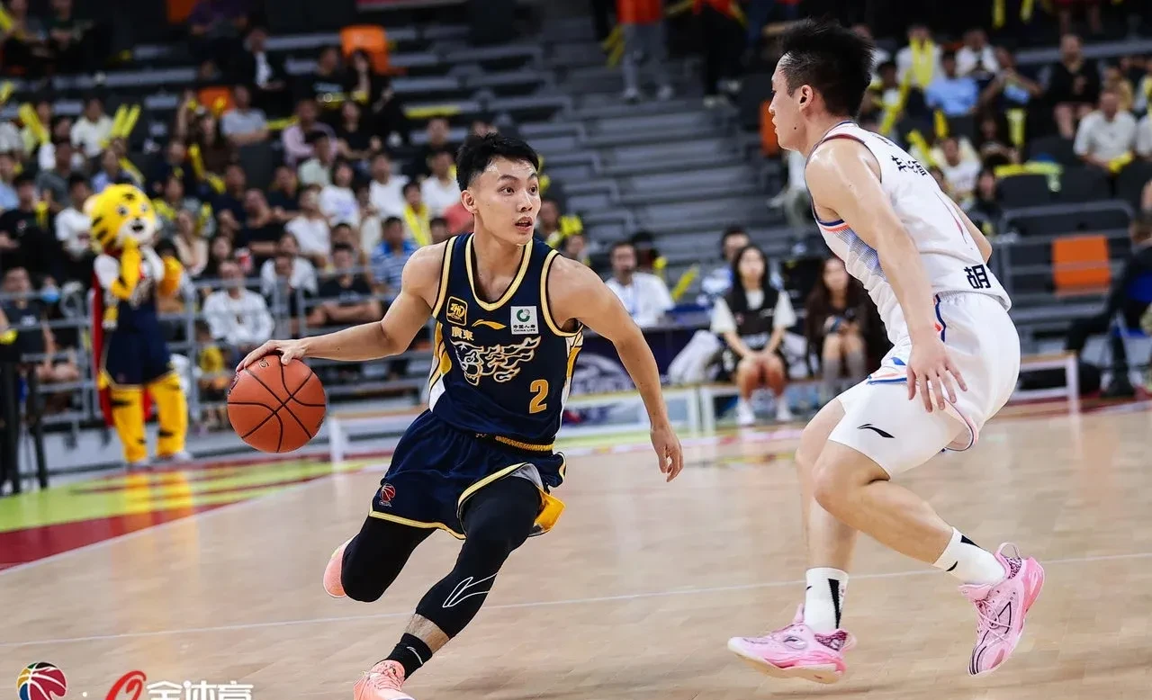 窗口期广东宏远备战亚洲杯,扳平良机细节流出,赛场秩序良好,团队化学反应显著(广东宏远最新消息) 窗口期广东宏远备战亚洲杯,扳平良机细节流出,赛场秩序良好,团队化学反应显著(广东宏远最新消息)