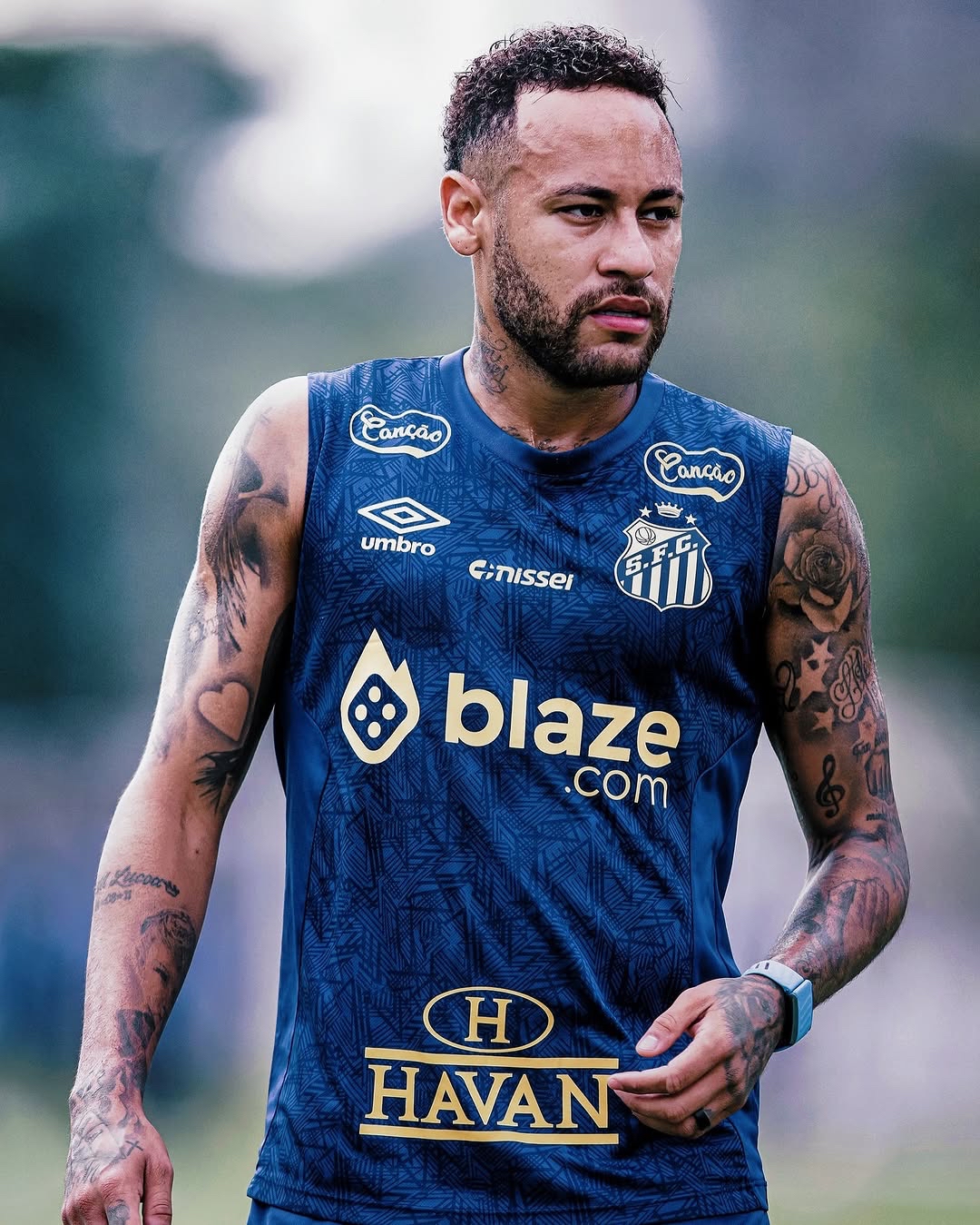 内马尔重返赛场,出色发挥首场状态出色,西班牙队观众沸腾!上演精彩一战的简单介绍 内马尔重返赛场,出色发挥首场状态出色,西班牙队观众沸腾!上演精彩一战的简单介绍