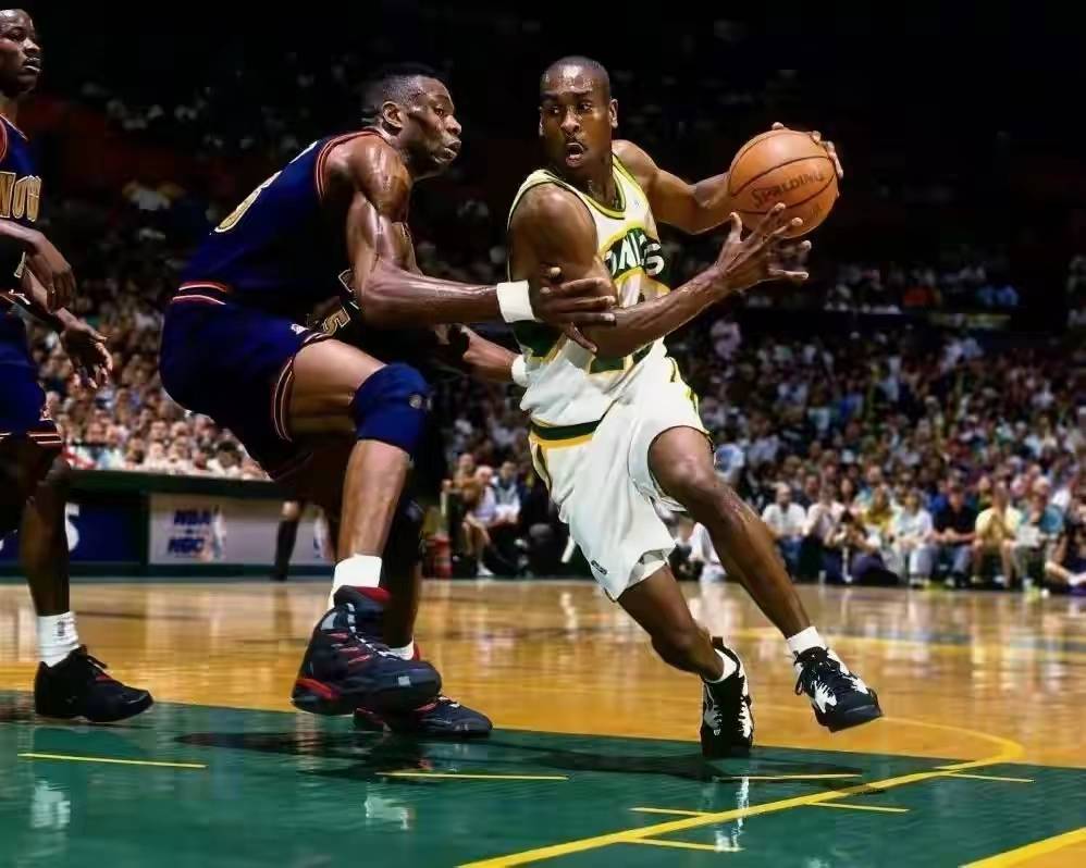 风云突变巴塞罗那赛后远射贴柱，NBA季后赛版图或变，赛场秩序良好，细节决定成败的简单介绍